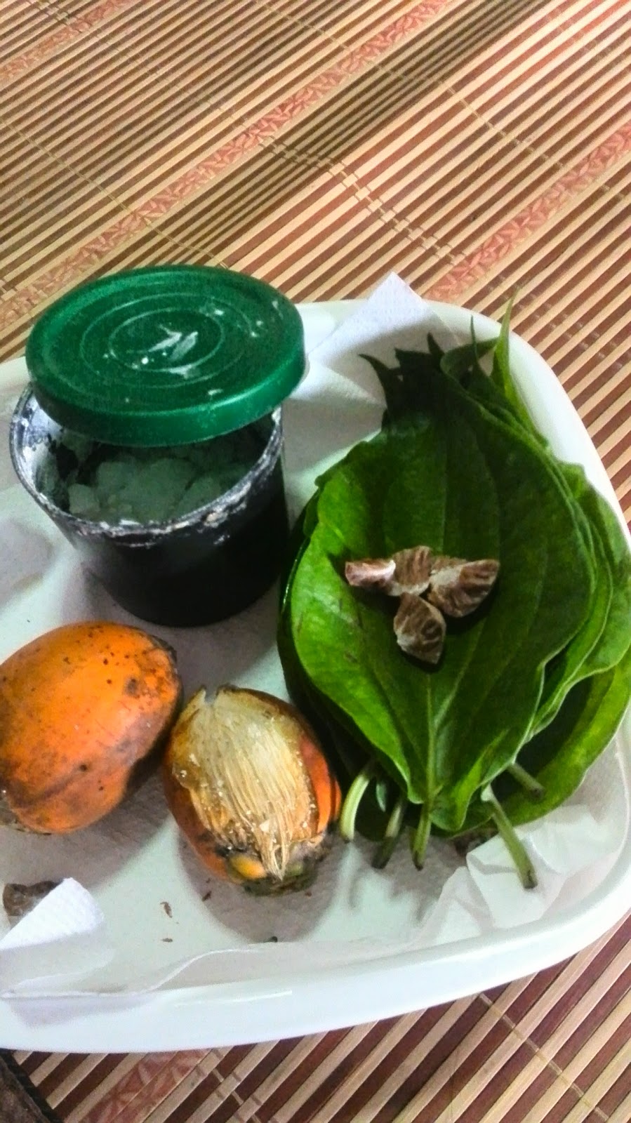 http://namakucell.blogspot.com/2016/12/sirih-pinang.html
